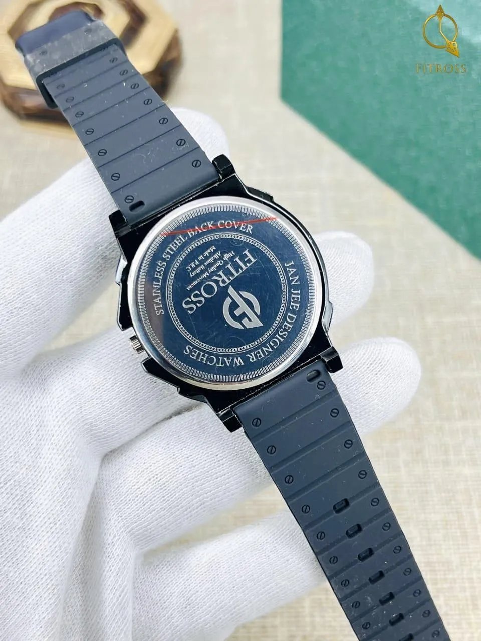 Men's Black Gold Dial Rubber Strap Watch for All Occasions - Image 2